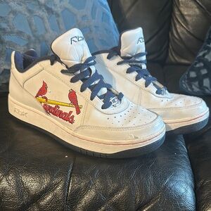 Reebok cardinal tennis shoes with Classic Design